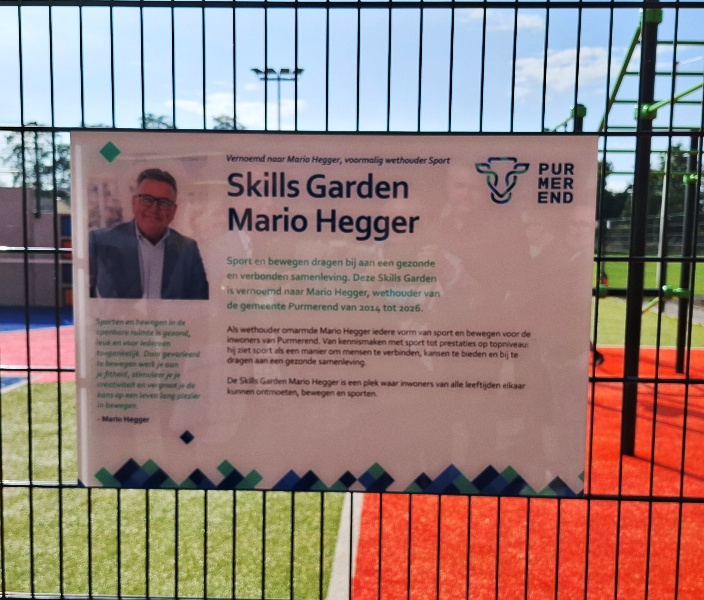 Onthulling plaquette ter ere van voormalig wethouder Mario Hegger bij Skills Garden